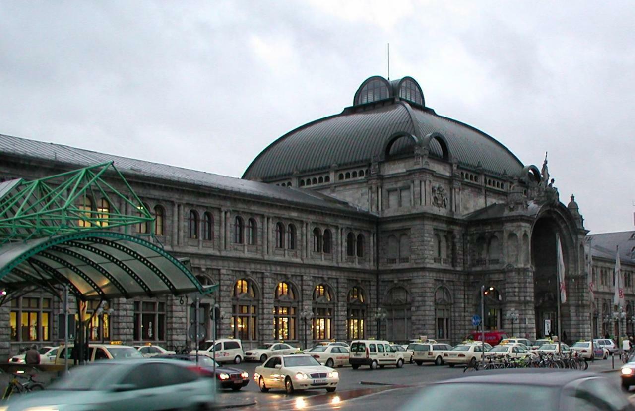 Am Hauptbahnhof *